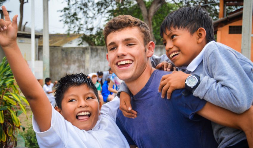 camps_international_about_us_piggyback_with_students