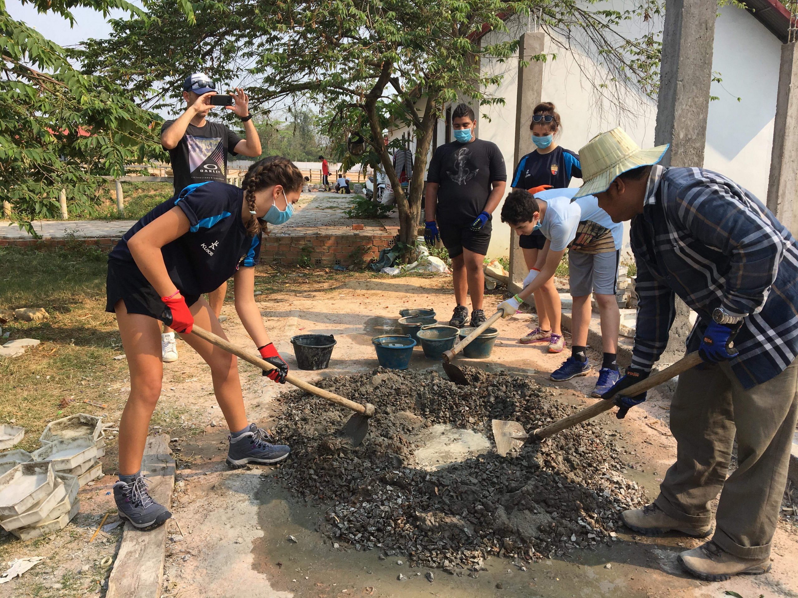 camps_international_involve_local_people_in_projects