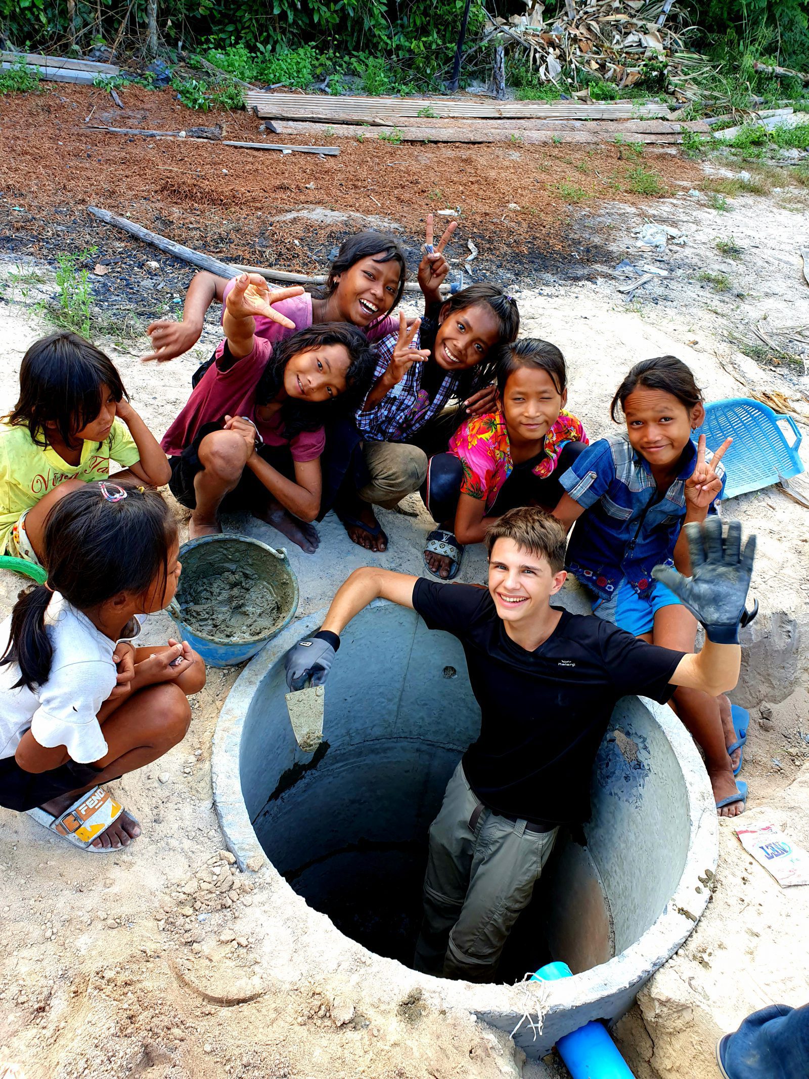 community_and_volunteer_on_project_at_camp_