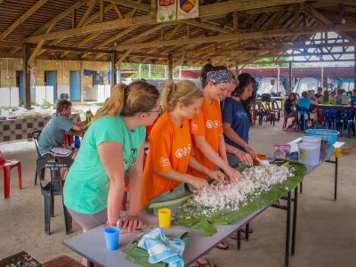 school_expedition_borneo_scuba_preparing_food