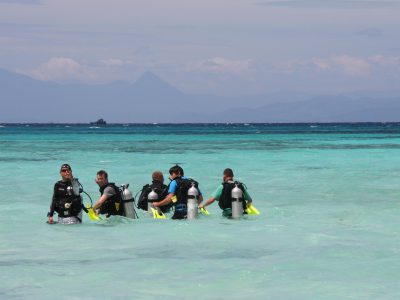 school_expedition_cambodia_scuba_group_divers