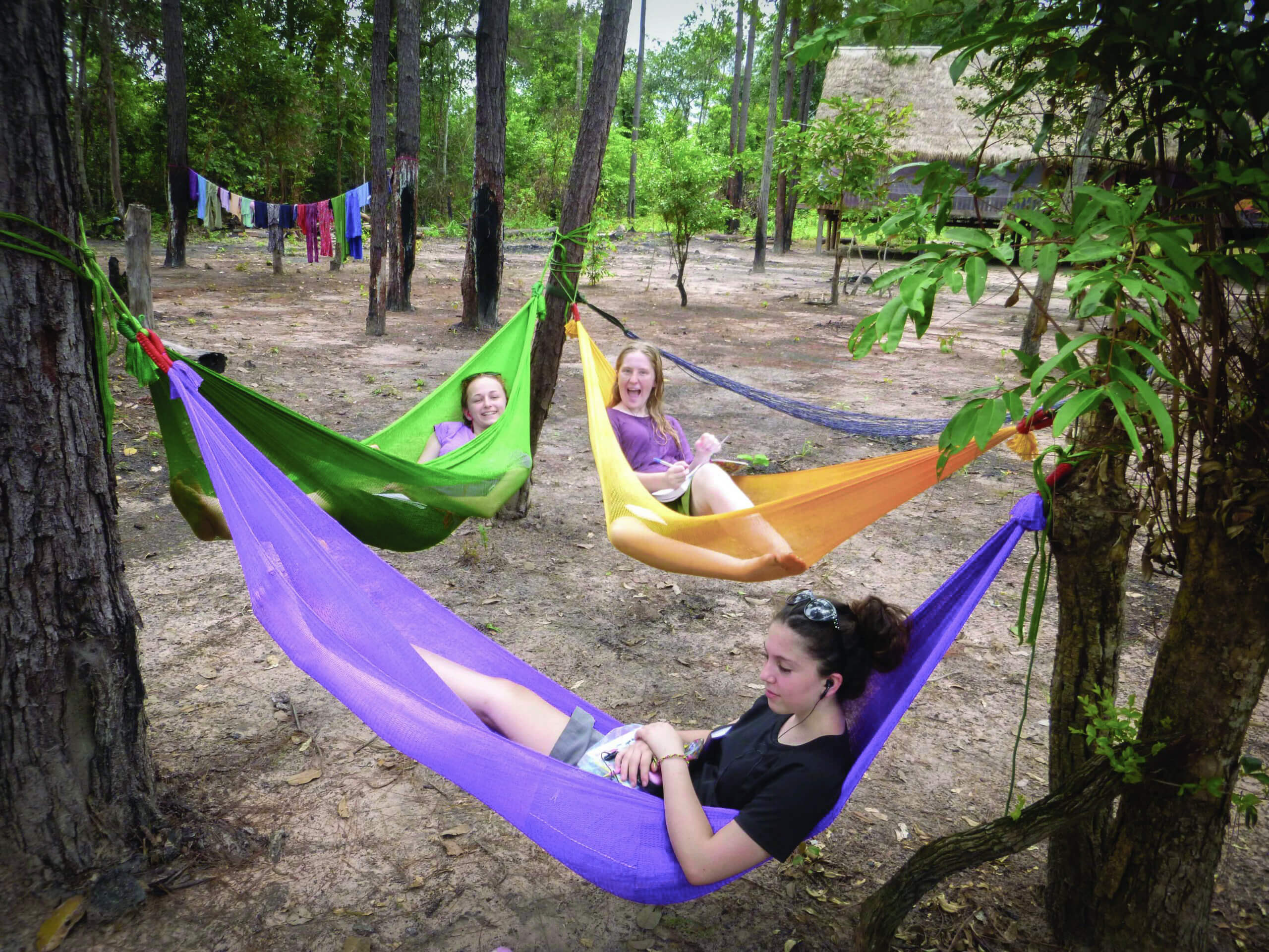 school_expedition_cambodia_scuba_relaxing_in_hammocks-edit