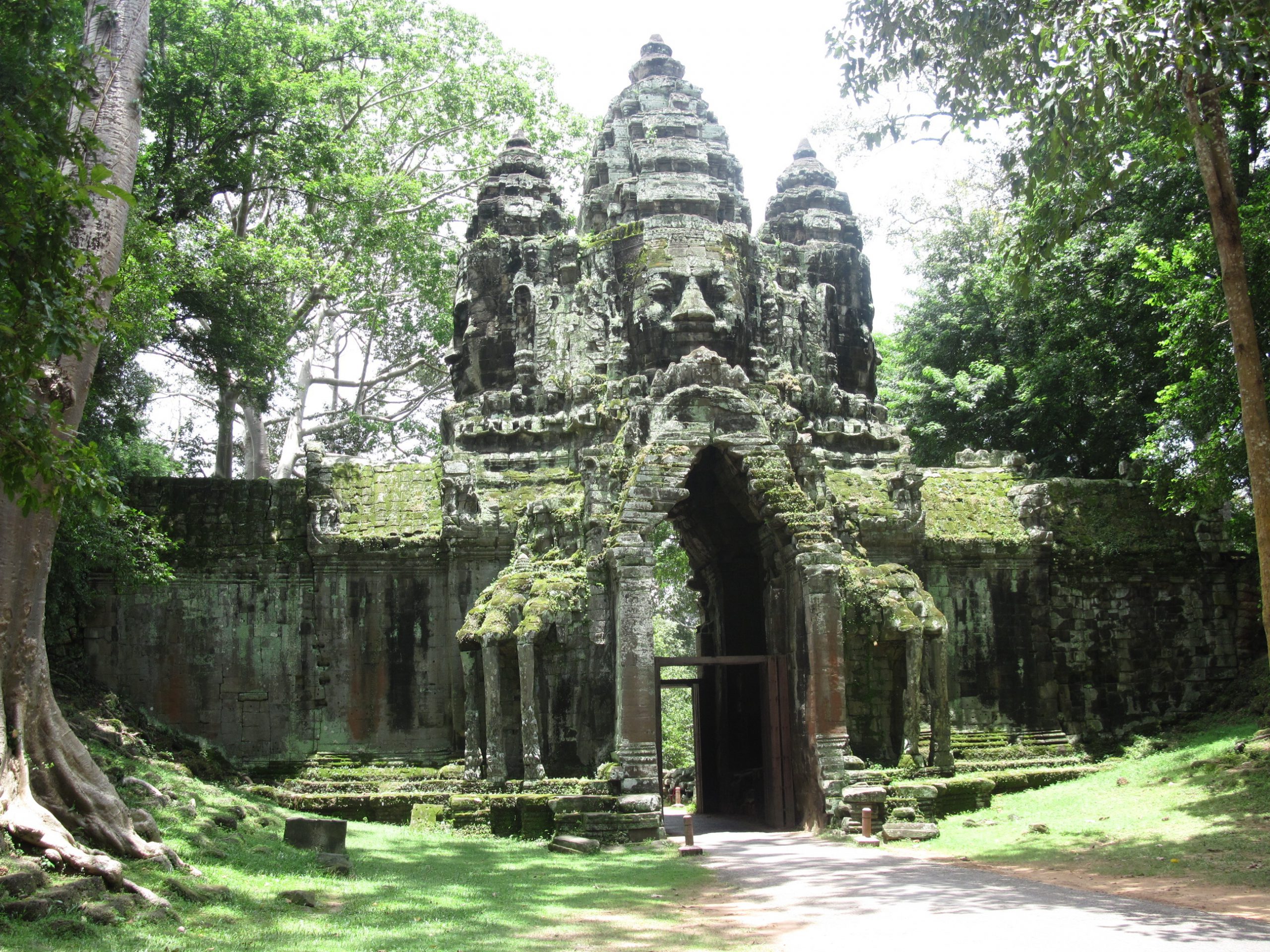 school_expedition_cambodia_trek_jungle_temple-2