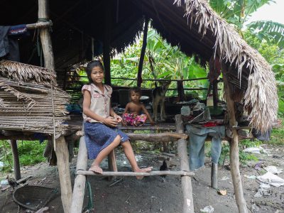 school_expedition_cambodia_trek_local_family