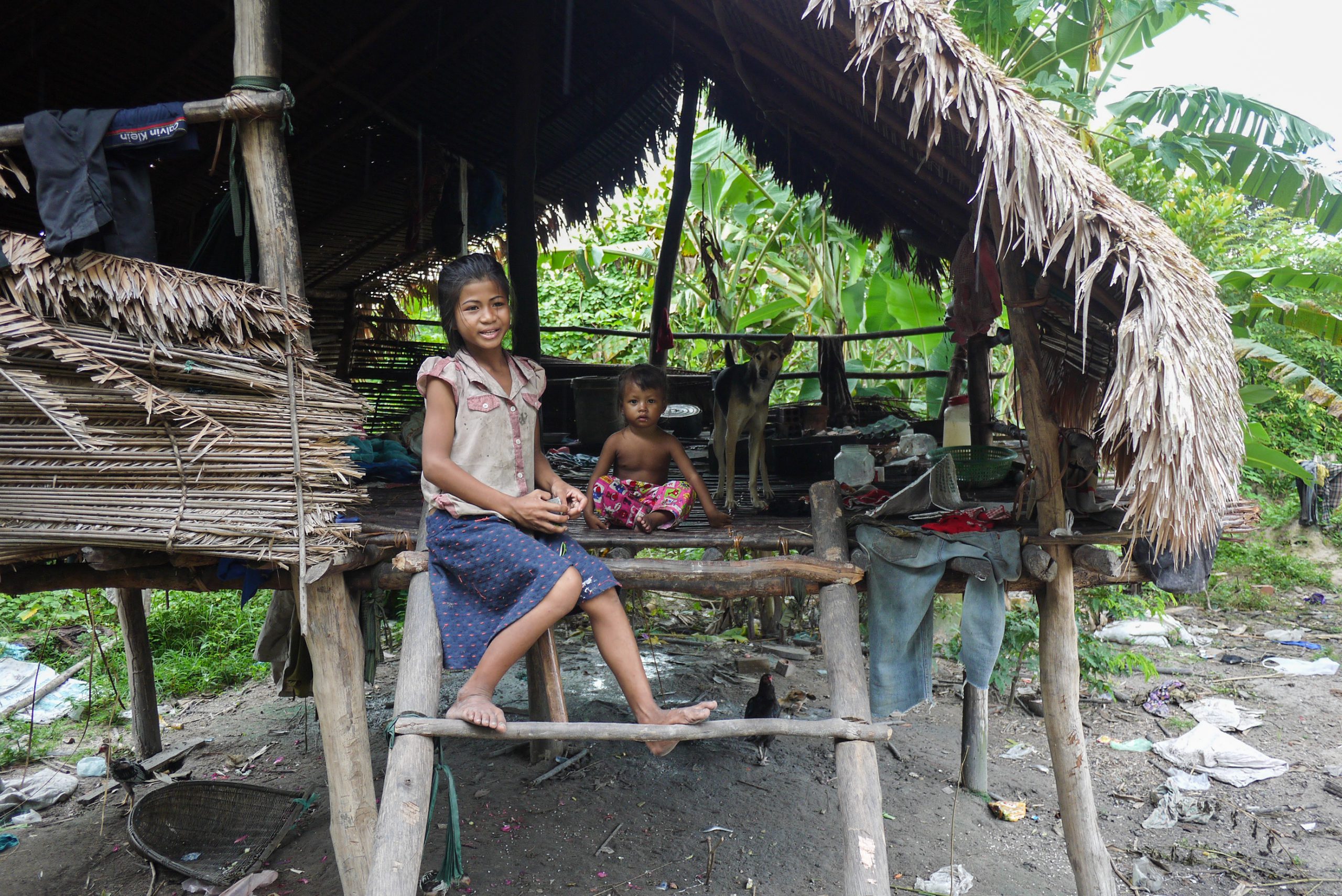 school_expedition_cambodia_trek_local_family