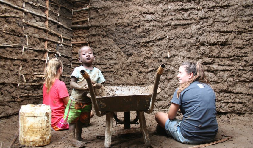 school_expedition_kenya_impact_building_local_house