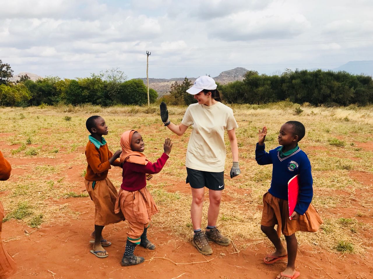 school_expedition_kenya_impact_high_five