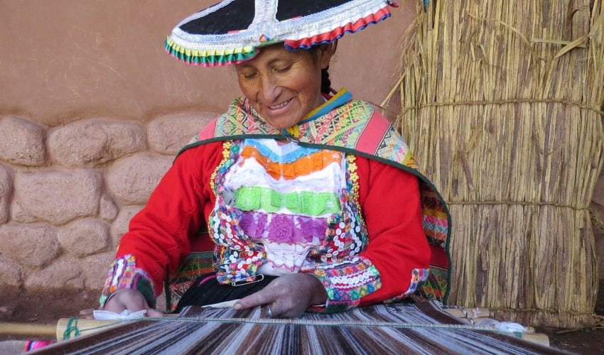 school_expedition_peru_trek_traditional_craft-1