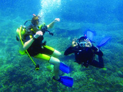 school_expedition_tanzania_scuba_divers_underwater